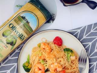 12、鲜虾意面,百吃不腻。