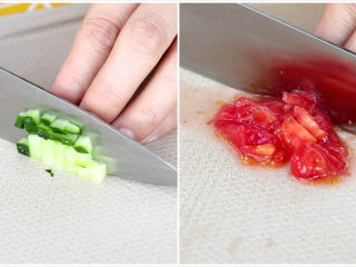 3、番茄鲜虾面,黄瓜切丁，番茄去皮去蒂，切碎