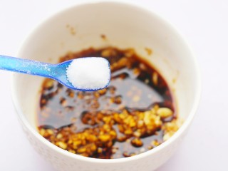 8、蒜香鸡翅,1小勺盐。