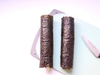 13、自制日式寿司,卷起，尽量卷紧实一些，更方便切，今天做了2份