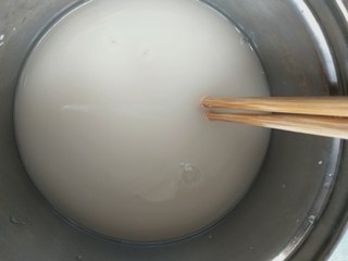 2、花样面食-鞭炮猪,搅拌均匀