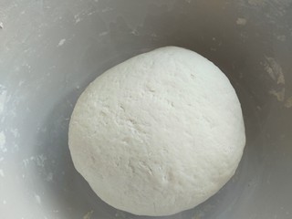 4、花样面食-鞭炮猪,再揉成面团放温暖处醒发至两倍大