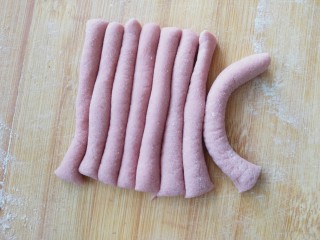 12、花样面食-鞭炮猪,八根一组如图排好