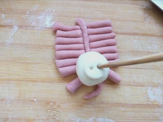 20、花样面食-鞭炮猪,用筷子戳好鼻孔