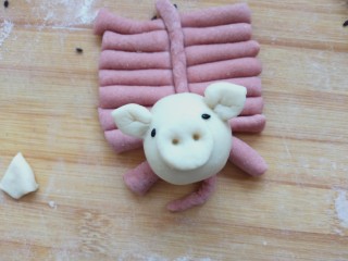 26、花样面食-鞭炮猪,再放上黑芝麻做眼睛