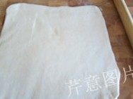 8、尼可拉可颂,取出面团，擀开成发酵黄油片的大约2倍大的面片