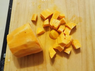 5、红薯圆子,去皮 切块