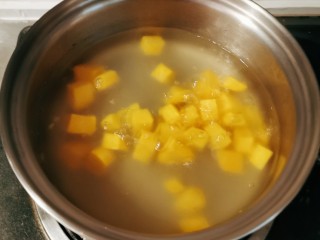 9、红薯圆子,红薯煮至8分熟