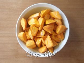 8、拔丝红薯,捞出红薯