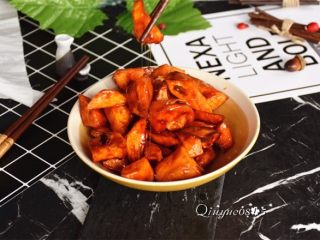 13、拔丝红薯,ok(记得放拔丝红薯的盘子要刷一层油，防粘盘)