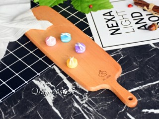 14、拔丝红薯,网厨七周年活动获得的砧板，漂亮实用。