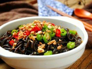 12、酸辣蕨根粉,成品。