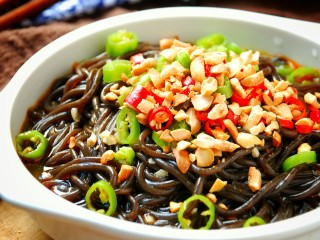 14、酸辣蕨根粉,成品。