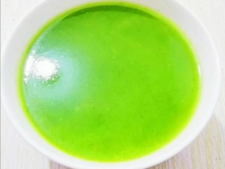 7、黄瓜哈密瓜汁,榨好的黄瓜哈密瓜汁