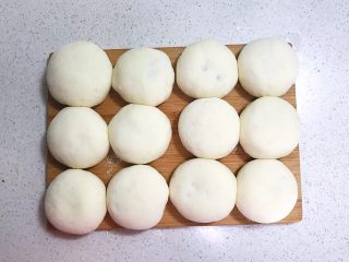 16、奶香豆沙饼,豆沙饼坯发酵好了