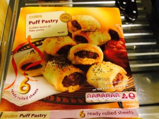 8、羊肉南瓜派,酥皮准备好,不要提前解冻好要不皮太软不好造型~不软不硬才好