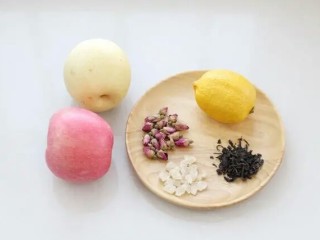 1、水果玫瑰花茶,准备好食材