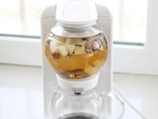 4、水果玫瑰花茶,按电源开关