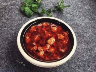 14、红烧牛肉面,上一碗煮熟的红烧牛肉，色泽是不是很诱人！