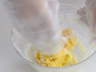 7、玛格丽特小饼干,揉成团