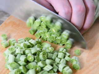 2、高考食欲不佳怎么办，这碗面让你精神百倍！,四季豆切成小粒