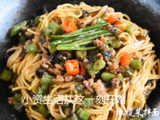 14、高考食欲不佳怎么办，这碗面让你精神百倍！,吃的时候从碗底拌开即可