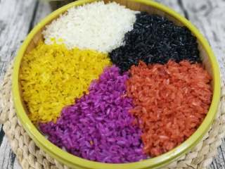 25、五彩饭,颜色是不是很漂亮呀,谗到没????????