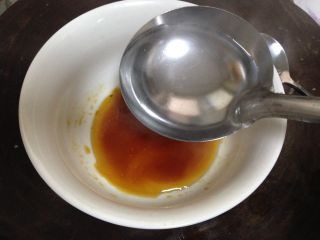 6、懒人料理+快手清汤挂面,烧开的水冲入碗中（半碗即可，尝一下味道）