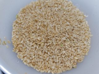 1、低脂营养减肥—双米杂蔬炒饭,糙米取100g