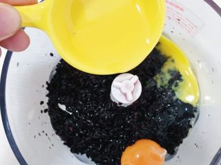 5、超松软黑米糕,色拉油