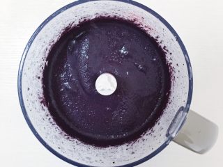 7、超松软黑米糕,搅拌成细腻的黑米泥