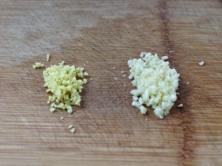6、溜肉段,姜和蒜剁成碎末备用