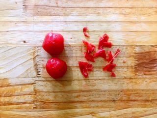 5、黄金牛油果藜麦炒饭,这样子很容易就把皮剥掉了！