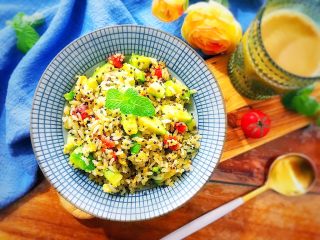 16、黄金牛油果藜麦炒饭,又漂亮又好吃，营养又丰富，赞赞赞！