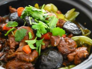 9、嫩滑多汁，色泽均匀，米饭最佳伴侣——黄焖鸡米饭,焖煮2分钟即可