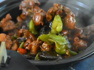 10、嫩滑多汁，色泽均匀，米饭最佳伴侣——黄焖鸡米饭,开饭啦~！