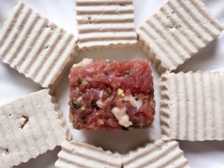 10、吃豆腐~肉末蒸豆腐,然后轻轻铺在豆腐上面。