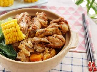 6、电饭锅焖饭,一碗香喷喷的懒人饭就好了，妈妈省事不说，营养全面又好吃。