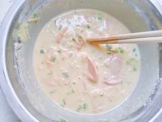 15、胡萝卜+黄瓜+火腿鸡蛋饼,如果面糊太干，加点水。如果太稀，就再加点面粉。或者再加个鸡蛋。