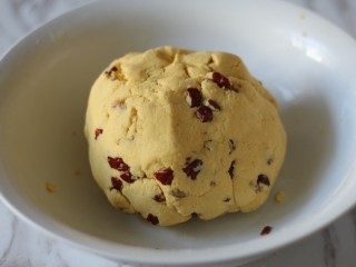 8、红枣奶香窝头,混合均匀。