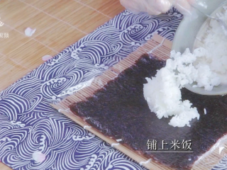 7、樱花寿司-踏青赏春最佳美食伴侣,铺上米饭