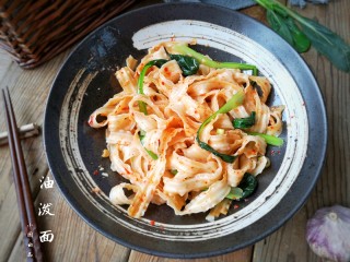 19、陕西油泼面,拌起来，开吃！