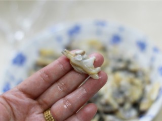 5、花蛤粥,去掉沙袋。