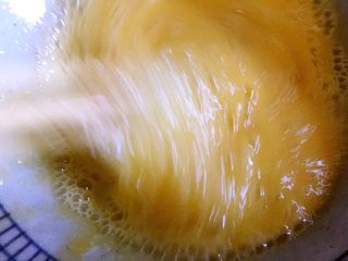 5、西兰花紫菜饭团,鸡蛋打散