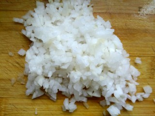 2、白萝卜胡萝卜素丸子,白萝卜切碎