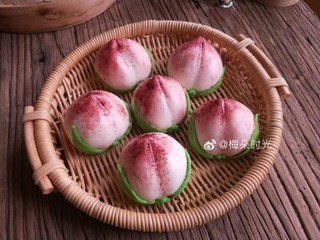 20、花样馒头—寿桃馒头,这是红曲粉蒸熟的效果。