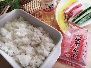 1、樱花寿司,准备所需用料