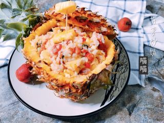 22、菠萝炒饭,最后出锅，摆盘