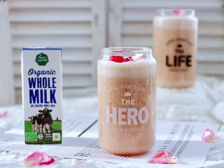 13、苹果蔓越莓奶昔,酸酸甜甜又香醇可口。