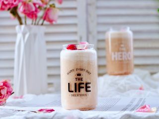 14、苹果蔓越莓奶昔,宝贝一口气喝了一大杯。